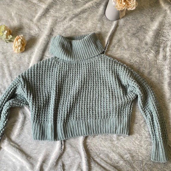 Sea green crop sweater - Picture 1 of 2